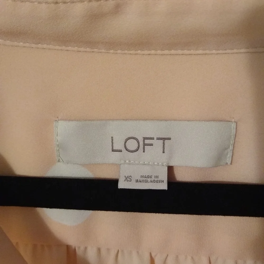 LOFT Peach white large dots blouse Size XS - Picture 3 of 5